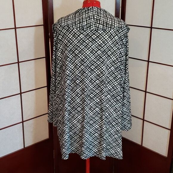 Chelsea Studio Plus Size Black/White Cardigan - Picture 5 of 6